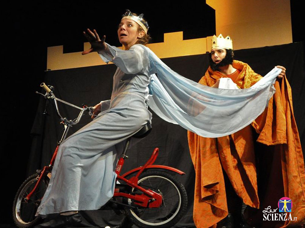 la_magica_bicicletta_spettacolo_teatro_ragazzi_bambini_leo_scienza_teatrino_alambicco_mobilità_sostenibile