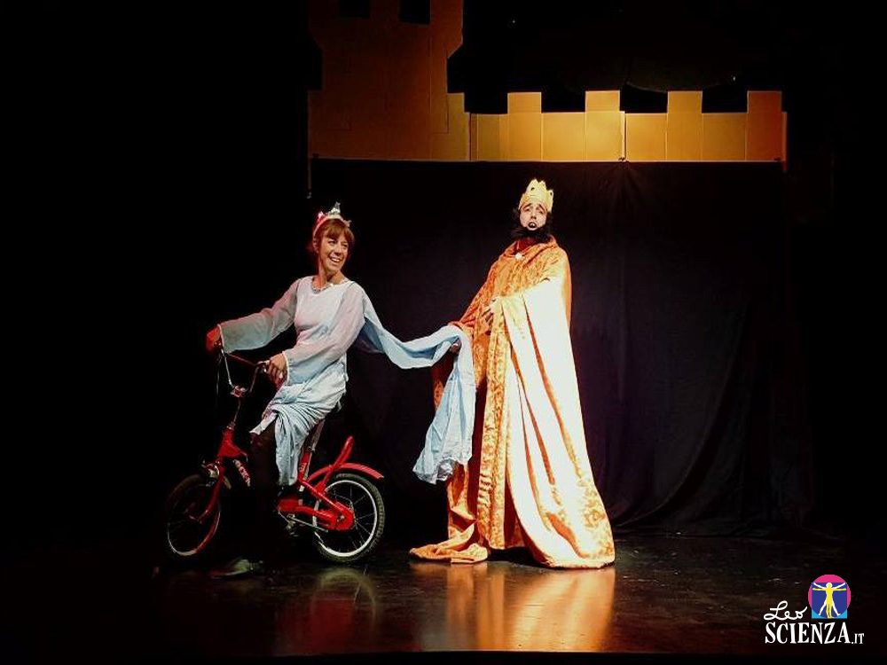 la_magica_bicicletta_spettacolo_teatro_ragazzi_bambini_leo_scienza_teatrino_alambicco_mobilità_sostenibile